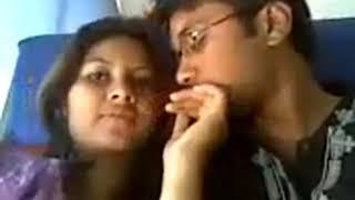 Sudh desi romance in bus  cute girl kissing her boyfriend in bus