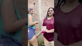 mis primas bañándose