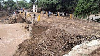 Fuertes lluvias destrozan puente en Guatemalaparcelamiento el ovejeroGuatemala