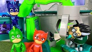 ROMEO CAUSES CHAOS IN TOWN AND PJ MASKS WORK TOGETHER TO SAVE THE DAY