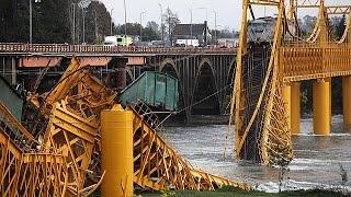 Чили мост рухнул в реку вместе с поездом