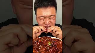 Spicy pork intestines spicy and crispy full of oil in your mouth