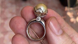 Кольцо с жемчугом и бриллиантами.