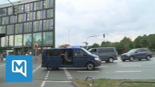 Amoklauf in München Polizisten fahren in Richtung der Innenstadt