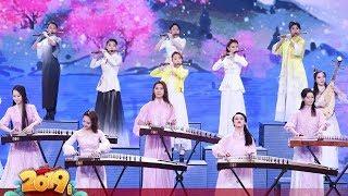 Lantern Festival gala Musicians play traditional Chinese instruments
