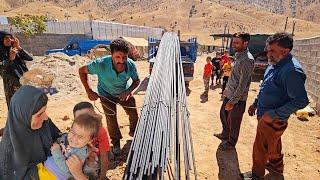 A nomadic family in the village.John Bibi tries to create a happy day for his children by singing