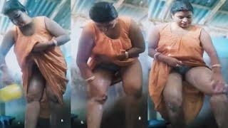 Desi aunty bathing vlog very hot 