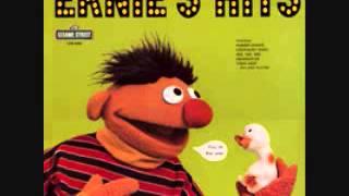Classic Sesame Street - Ernie Dusts the Shelf