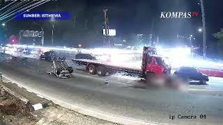 CCTV Detik-detik Truk Tabrak Motor dan Mobil di Exit Tol Bawen