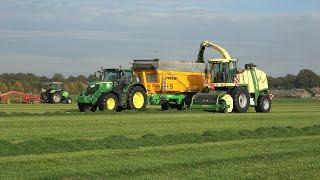 Najaarsgras hakselen met Krone Big X 650 en John Deere trekkers - Loonbedrijf Wemekamp 2022