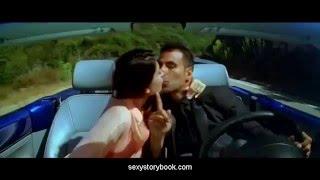Kareena Kapoor kissing Akshay Kumar in Kambakht ishq
