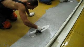 Укладка полиуретан-цементного покрытия вручную