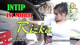 Mengintip isi mobil Rizka Octavia  kira - kira apa saja ya isinya..??