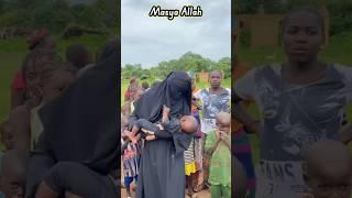 Masya Allah relawan ukhti bercadar bikin senang anak afrika