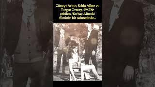 CÜNEYT ARKIN SELDA ALKOR VE TURGUT ÖZATAY 1967 YAPIMI KIRBAÇ ALTINDA FİLMİNDE.