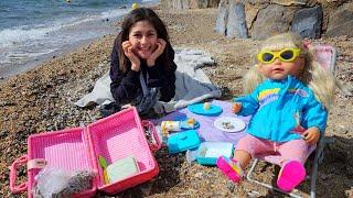 Ayşe Gül ile sahilde piknik yapıyor Bebek bakma oyunları
