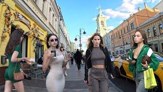 THIS IS NOT SHOWN ANYWHERE Its Evening Moscow now Beautiful Russian Girls.