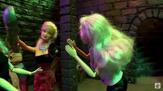 Barbies fighting in impeccable stop motion