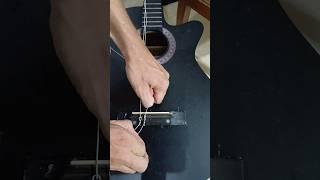 Как поменять струну на классической гитаре