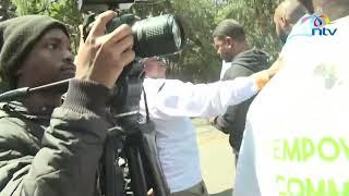 Willy Mutunga. Boniface Mwangi walk into DCI Headquarters over abductions