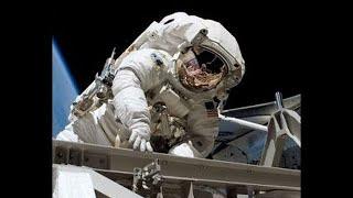 Astronaut im Weltraum 2015 Teil 2