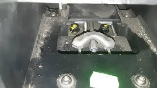 Как подтянуть или заменить трос ручника стояночного тормоза на Skoda Octavia A5