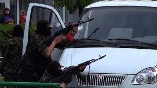 Pro-Russian demonstrators storm police station in Lugansk