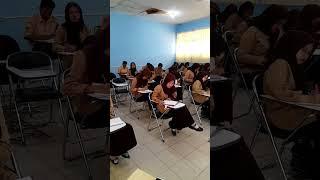 Serasa lagi mengajar siswa SMA pakai baju pramuka