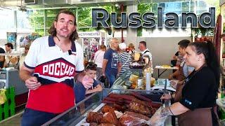 Ein Amerikaner probiert Lebensmittel im sanktionierten Russland auf dem Bauernmarkt @EXPAT AMERICAN