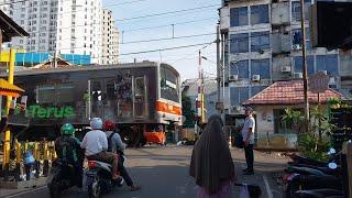 Perlintasan Kereta Api Jl.Administrasi II Bendungan Hilir Tanah Abang - Railway Crossing Indonesia