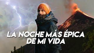 Dormimos en un VOLCÁN EXPLOTANDO  en mitad de UNA TORMENTA 