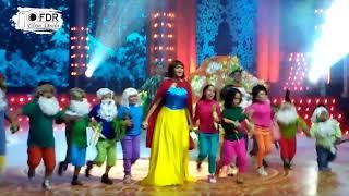 MRUNAL THAKUR Dance  Snow White  Bolly Vaganza