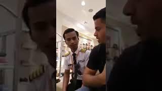 Viral Terkini Kepten Pilot Air Asia Isap Gam Di Sogo Lawak