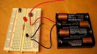 Simple NPN Transistor IC 2N2222