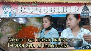 Nikmat nya  makan bakso  Terasa ada di Indonesia