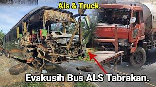 Evakuasih Bus ALS Tabrakan & Truck Tangkih Di Bukit Kodok.Kabin Depan Ringsek ParahInsiden Bus ALS.