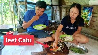 SUAMI ISTRI hidup di  PONDOK TENGAH HUTAN MASAK KODOK CAMPUR TEMPUYAK DURIAN MAKNYOS BRAY