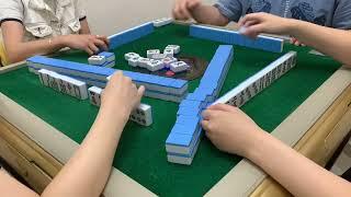 Mahjong204.JP制開鬼百搭做牌三回之二：鏡頭前兩位女仕此起彼落，一家強勢，一家弱勢。