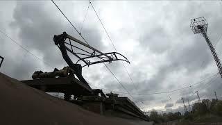 This is how the pantograph interacts with the overhead line