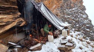 Most Relaxation Himalayan Village Life into the Snow  Dolpa  Nepal  Cooking And Eating with Snow