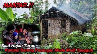 Saat Turun Hujan Kumpul Bareng Pasangan Muda Mudi Tangguh Yg Tinggal Di Tengah Hutan Di Lereng Bukit