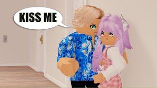 I became the school bosss girlfriend - Episode 1-2  Doo Roblox TV