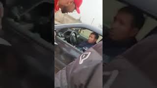 خطير .... تاجر مخدرات يعتدي على شرطي ويهدده بالقتل على المباشر شوفو السيف اللي هاز