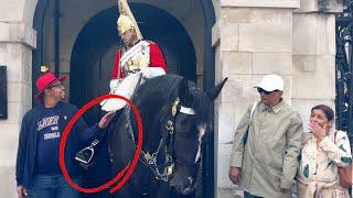 DON’T YOU TRY THAT WITH ME - King’s Guard Had Enough from Ignorant Tourists