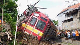 KRL ANJLOK DI BOGOR  PERJALANAN TERAKHIR KRL Tokyu 8512 ex Kereta KRL Anjlok di Bogor