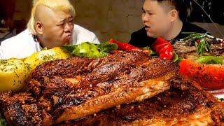 Chen Dachang has come to kill Monkey again. Two 10-kilogram steaks are stewed for two hours. Its t