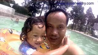 Berenang di puncak Villa AJ