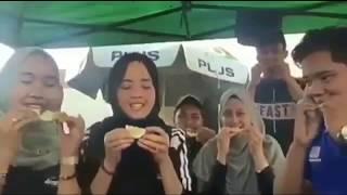 Video Lawak Lelaki TESEMBUR Selepas Memakan Lemon