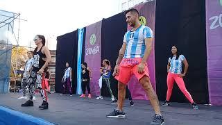 Zumba en la plaza de lomas