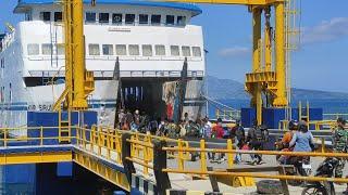 Membeludak Penumpang Kendaraan Dari Pelabuhan Ferry Nangakeo Ende Menuju Kupang